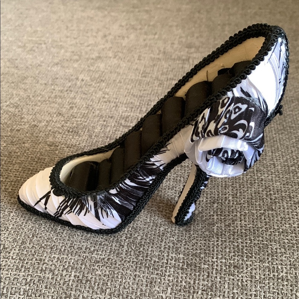 High Heel Shoe Jewelry Ring Holder Display - Picture 2 of 7